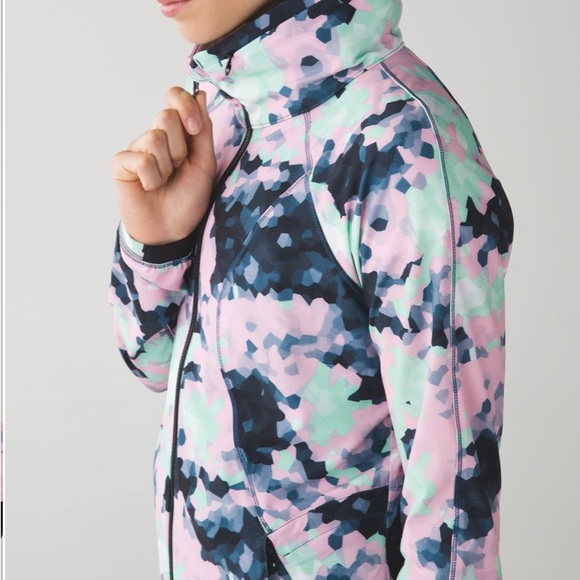 Lululemon Go the Distance Jacket in Clouded Dreams Multi - Picture 3 of 9